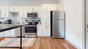 Mikrowelle, Ofen, Herdplatte, Geschirrspüler