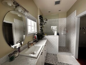 Shower, hair dryer, towels, soap - Luxury Retreat on Mackinac Island: Grand Views & Unbeatable Location (Mackinac Island)