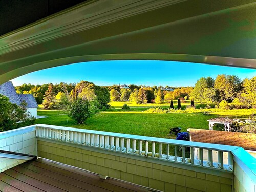 Luxury Retreat on Mackinac Island: Grand Views & Unbeatable Location