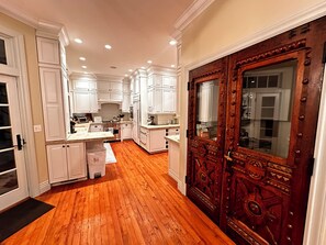 Fridge, microwave, oven, stovetop - Luxury Retreat on Mackinac Island: Grand Views & Unbeatable Location (Mackinac Island)