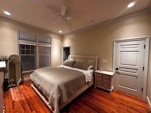 4 bedrooms, iron/ironing board, free WiFi, bed sheets - Luxury Retreat on Mackinac Island: Grand Views & Unbeatable Location (Mackinac Island)