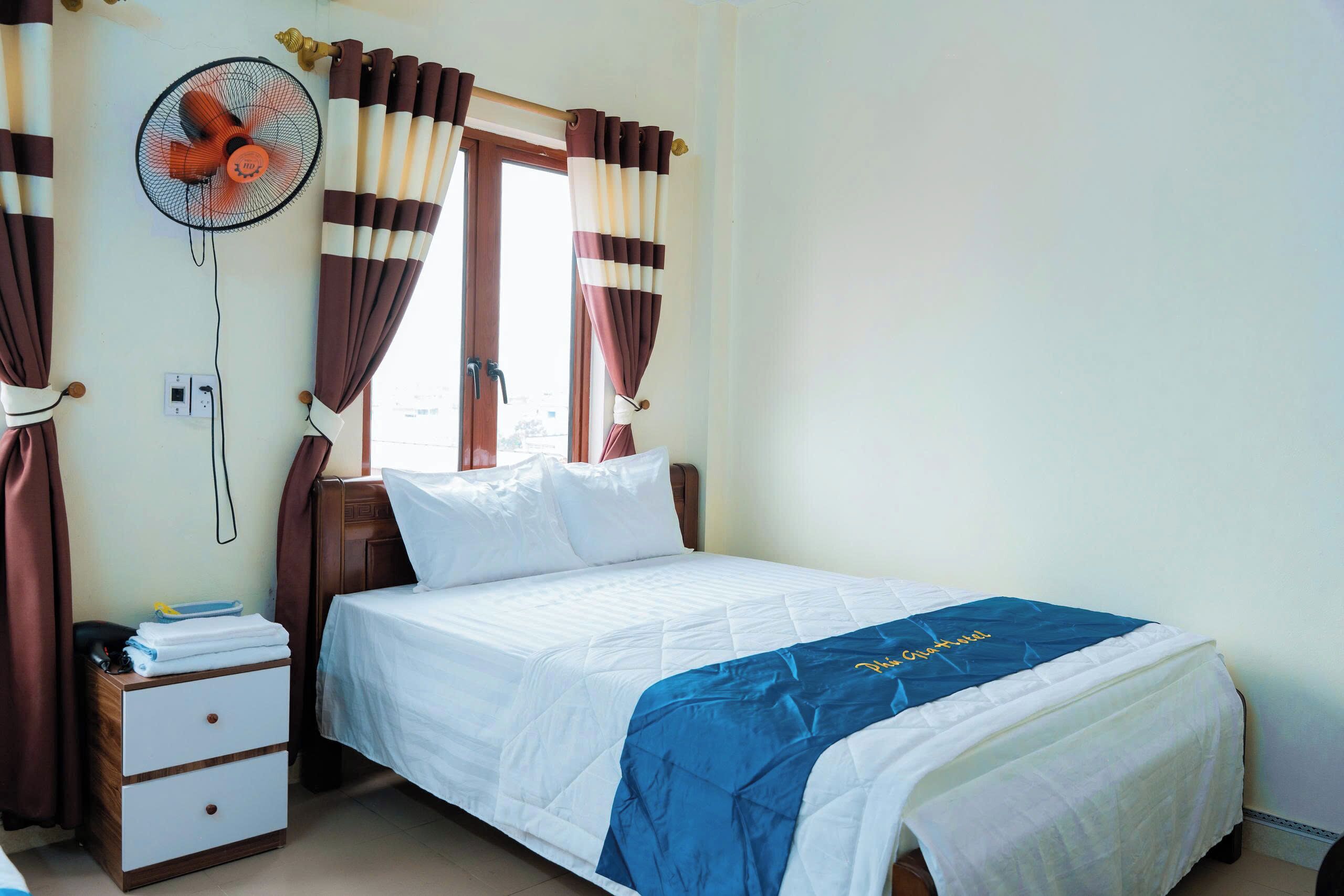 Basic Double Room, City View | Desk, iron/ironing board, free WiFi