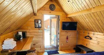 Cozy Spruce Cabin Escape