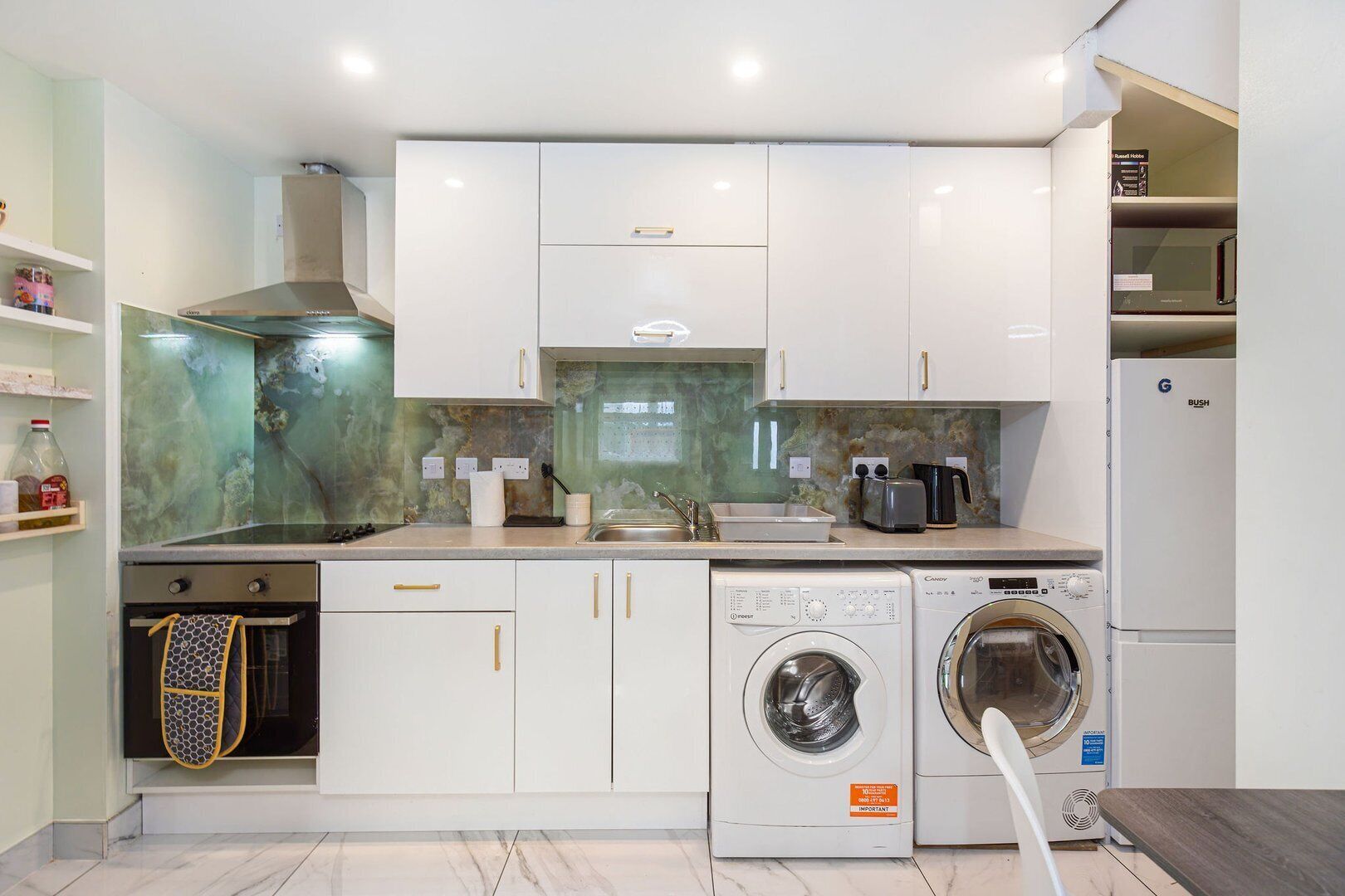 Fridge, microwave, oven, coffee/tea maker