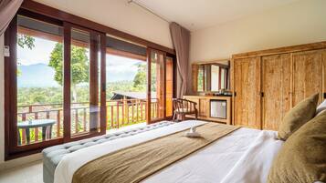 Perhehuvila, yksityinen uima-allas, vuoristonäköala | Minibaari, tallelokero huoneessa