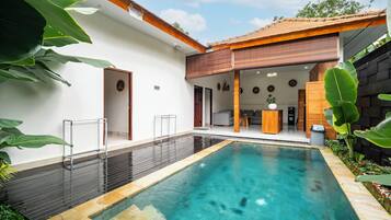 Familienvilla, eigener Pool | Wohnbereich | Flachbildfernseher