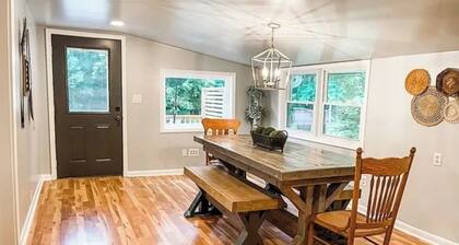 FIREFLY CREEK Charming 3-bedroom farmhouse in delightful Columbia