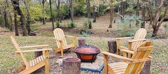 FIREFLY CREEK Charming 3-bedroom farmhouse in delightful Columbia