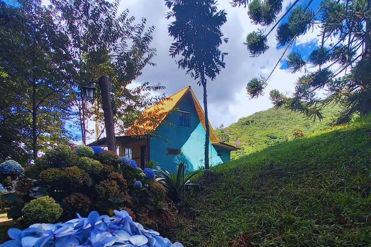 Superior Chalet, Lanai, Mountain View | Hypo-allergenic bedding, iron/ironing board (on request), free WiFi