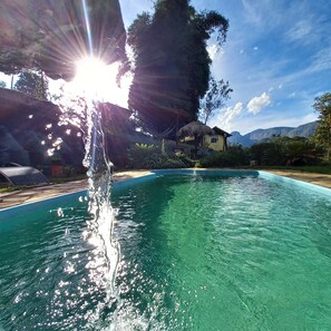 2 piscines extérieures