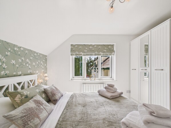 2 habitaciones, tabla de planchar con plancha, wifi y ropa de cama