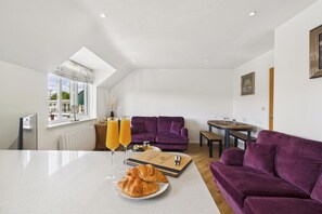 Dining - 2-Bed Central Apartment- Free Private Parking (Bowness-on-windermere)