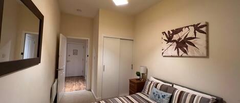 1 quarto, Wi-Fi de cortesia, roupa de cama