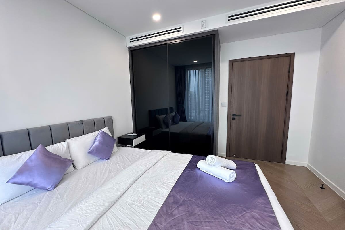 Egyptian cotton sheets, premium bedding, down duvets