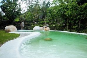 Outdoor pool - Krazy Gecko Resort (Pokhara)