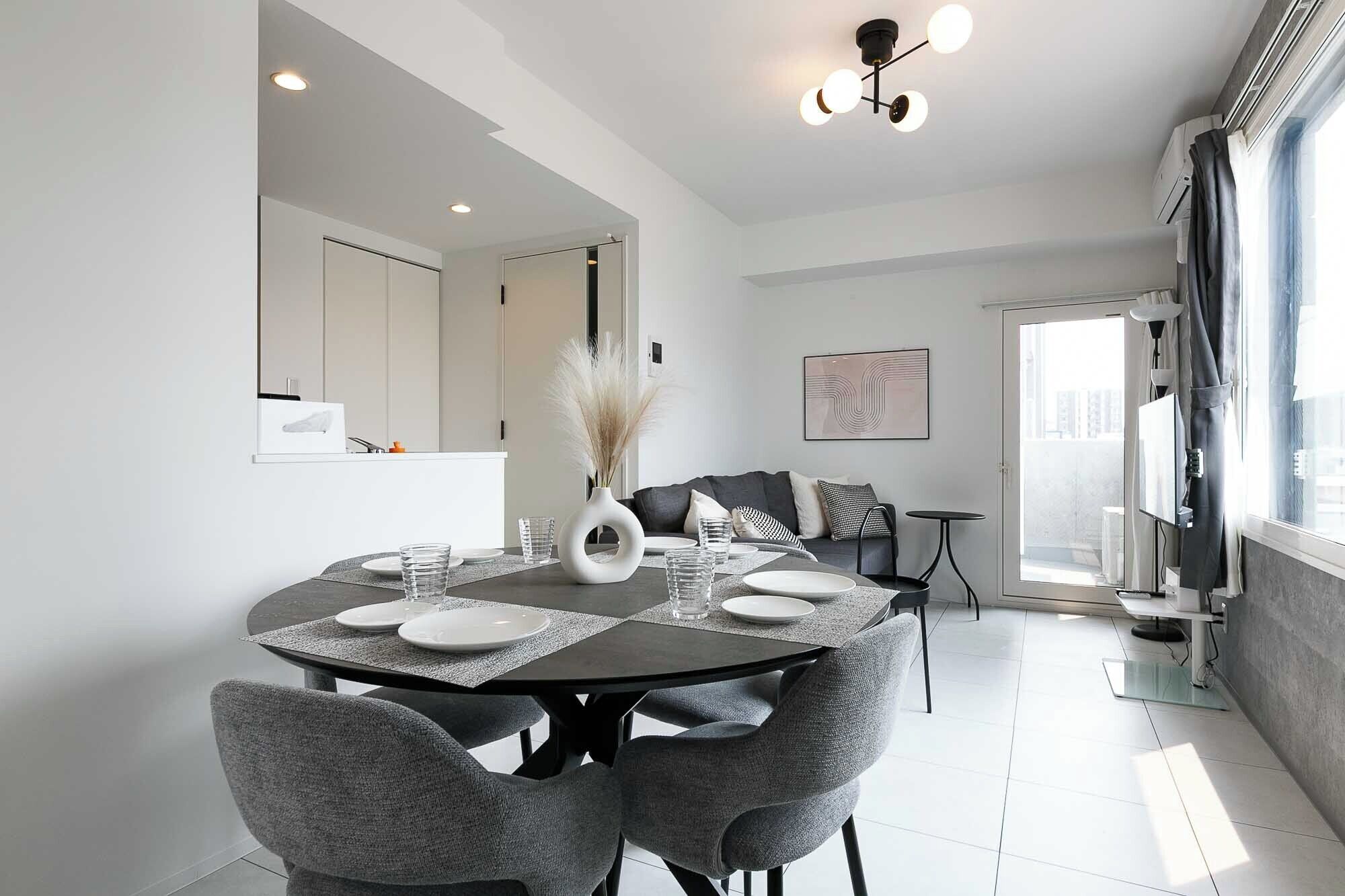 Habitación triple, no fumadores (205) | Servicio de comidas en la habitación
