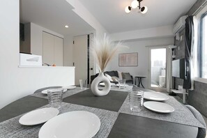 Dreibettzimmer, Nichtraucher (205) | Essbereich im Zimmer