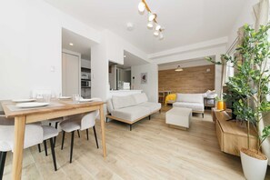 Suite, Non Smoking (201) | Living area