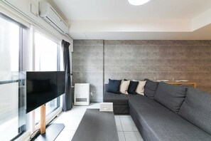 Family Twin Room, Non Smoking (202) | Living area