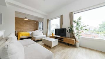 Suite, para no fumadores (201) | Área de sala de estar | Televisión de pantalla plana