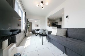 Triple Room, Non Smoking (205) | Living area