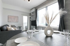 Triple Room, Non Smoking (205) | In-room dining