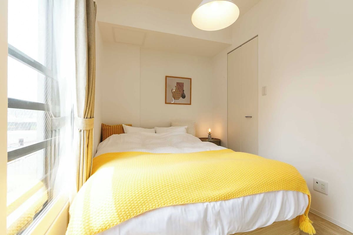 Desk, blackout curtains, free WiFi, bed sheets