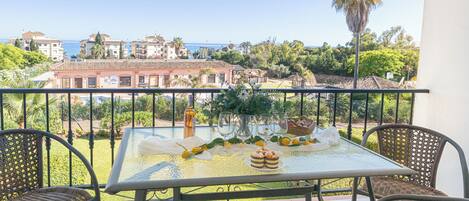 تناول الطعام بالخارج