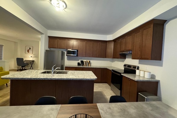 Mikrovågsugn, ugn, spishäll och diskmaskin