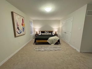 4 habitaciones, tabla de planchar con plancha, wifi y ropa de cama