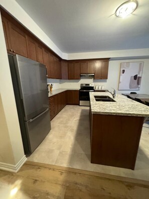 Mikrowelle, Ofen, Herdplatte, Geschirrspüler