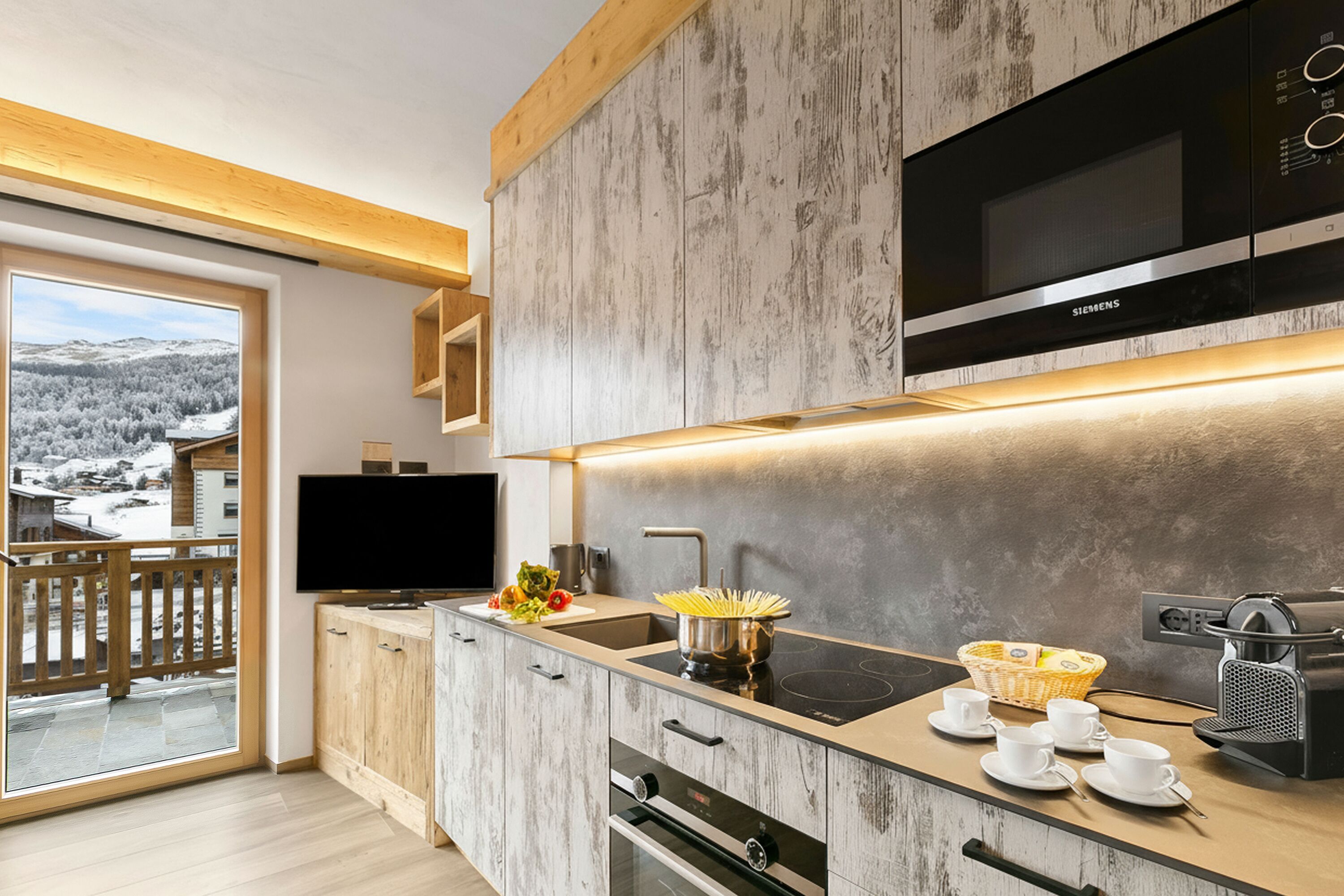 Réfrigérateur, micro-ondes, four, plaque de cuisson