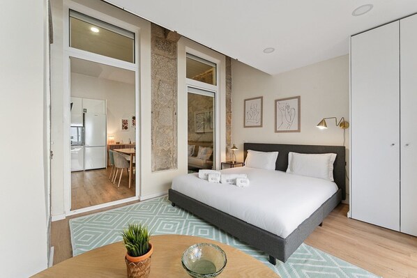 1 bedroom, iron/ironing board, internet, bed sheets