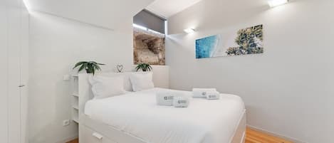 1 habitación, tabla de planchar con plancha, internet y ropa de cama