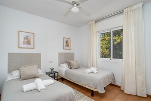 2 bedrooms, iron/ironing board, travel cot, free WiFi - El Faro Hideaway by Lica Homes (Mijas)