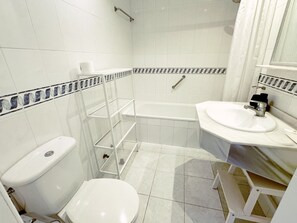 Hair dryer, towels - El Faro Hideaway by Lica Homes (Mijas)
