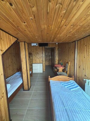 Habitación clásica con 2 camas individuales, vista al jardín | Wifi gratis