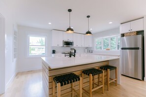 Mikrowelle, Ofen, Herdplatte, Geschirrspüler