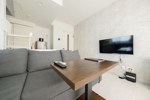 Flat-screen TV - EFFECT Kikusui (Sapporo)