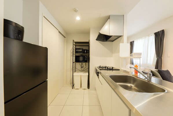 Desk, blackout drapes, free WiFi, bed sheets