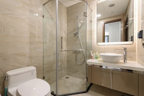 Presidential Suite, 3 Bedrooms, Club Lounge Access, River View | Bathroom | Separate tub and shower, hydromassage showerhead, designer toiletries