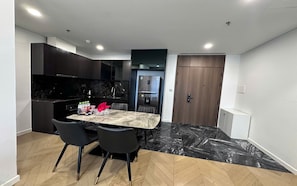 Grand Suite, 1 Bedroom, Club lounge access, City View | Premium bedding, down duvets, Select Comfort beds, free minibar