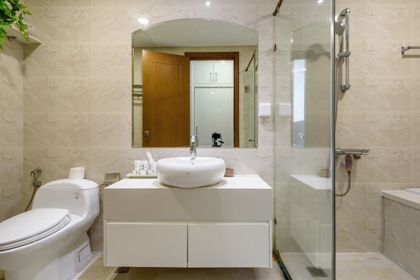 Presidential Suite, 2 Bedrooms, Club Lounge Access, City View | Bathroom | Separate tub and shower, hydromassage showerhead, designer toiletries