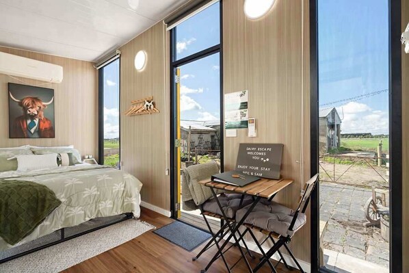 1 bedroom, bed sheets