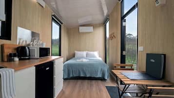1 bedroom, bed sheets
