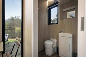 Shower, hair dryer, towels - Churinga Orchards by Tiny Away (Lenswood)