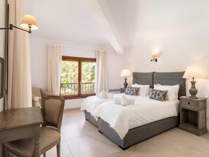 4 chambres, fer et planche à repasser, accès à Internet, literie fournie