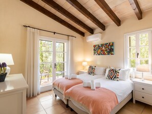 3 habitaciones, tabla de planchar con plancha, internet y ropa de cama 