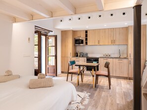 4 室のベッドルーム、アイロン / アイロン台、インターネット、ベッドシーツ