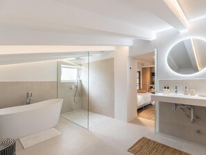 Kostenlose Toilettenartikel, Haartrockner, HandtĂŒcher